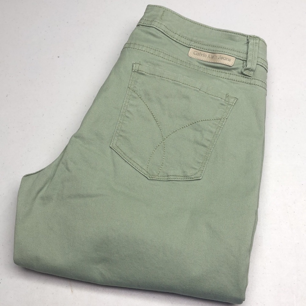 LIKE NEW CALVIN KLEIN PASTEL GREEN ANKLE STRAIGHT JEANS 6/28x27 ⭐️